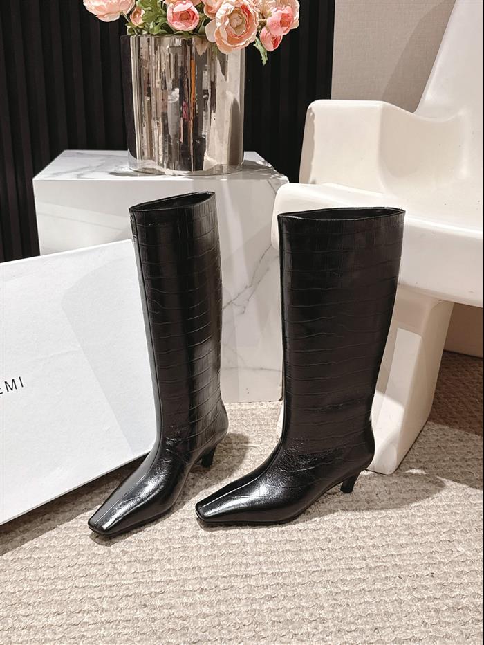 2025112818103174 460